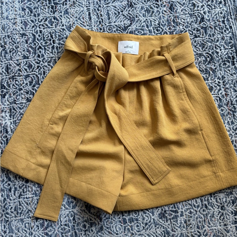 Aritzia Wilfred Belted High-Waist Shorts